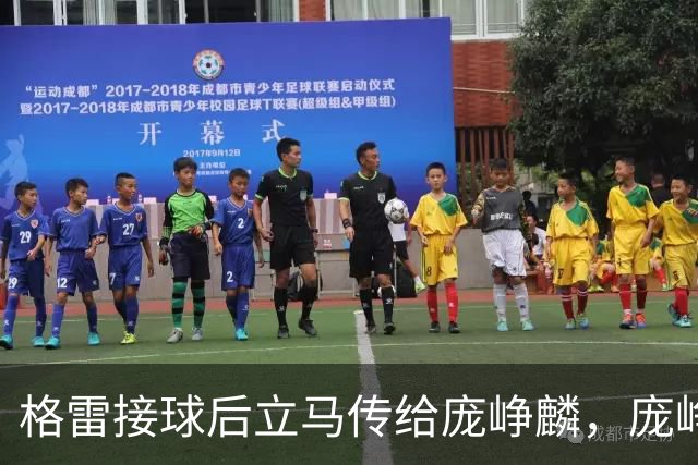 格雷接球后立马传给庞峥麟，庞峥麟顶着防守果断出手命中三分